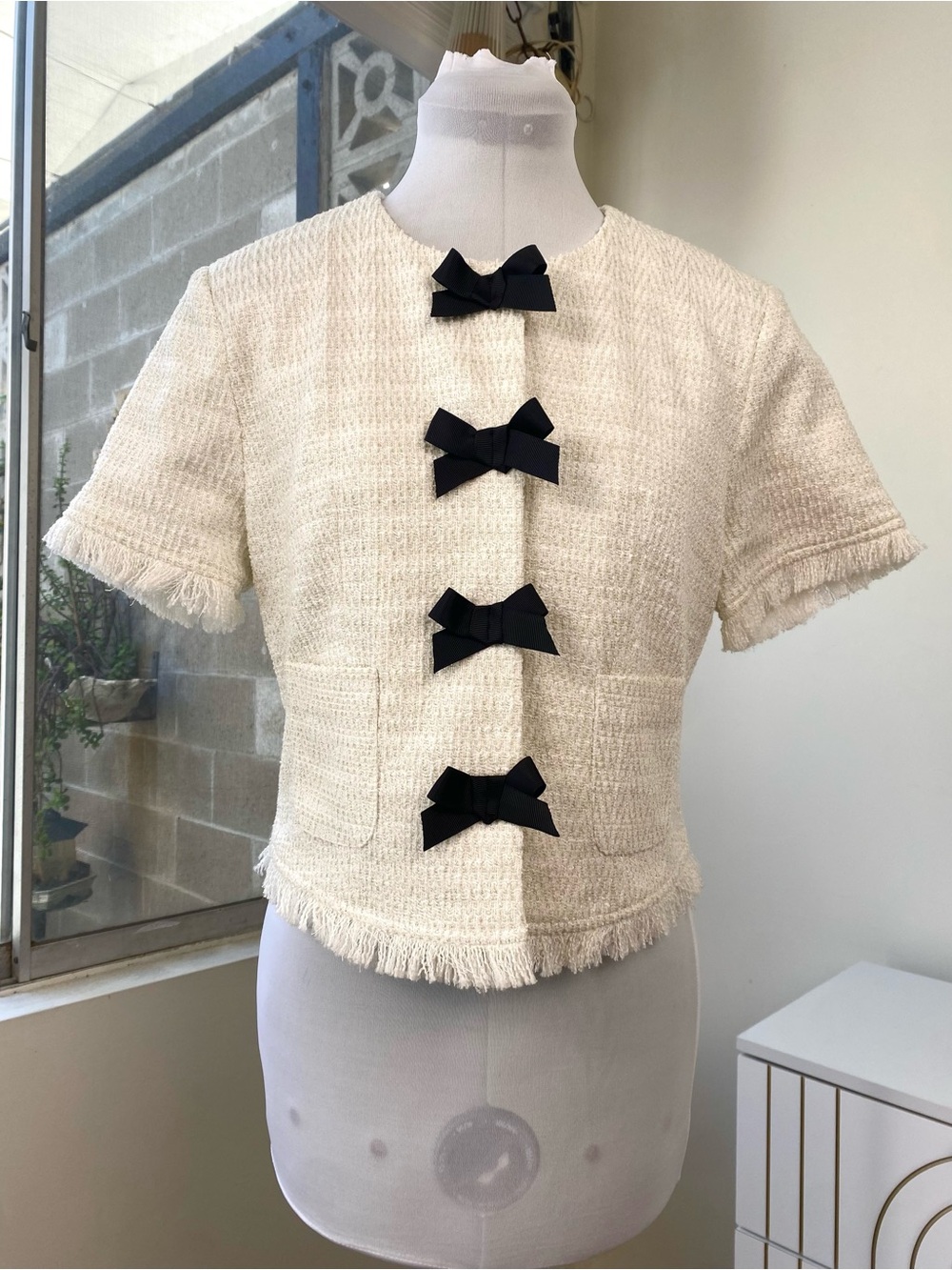 Dolan NWT Tweed Fringe Left Coast Ivory Gold Black Bow Cropped Jacket S - Picture 2 of 10